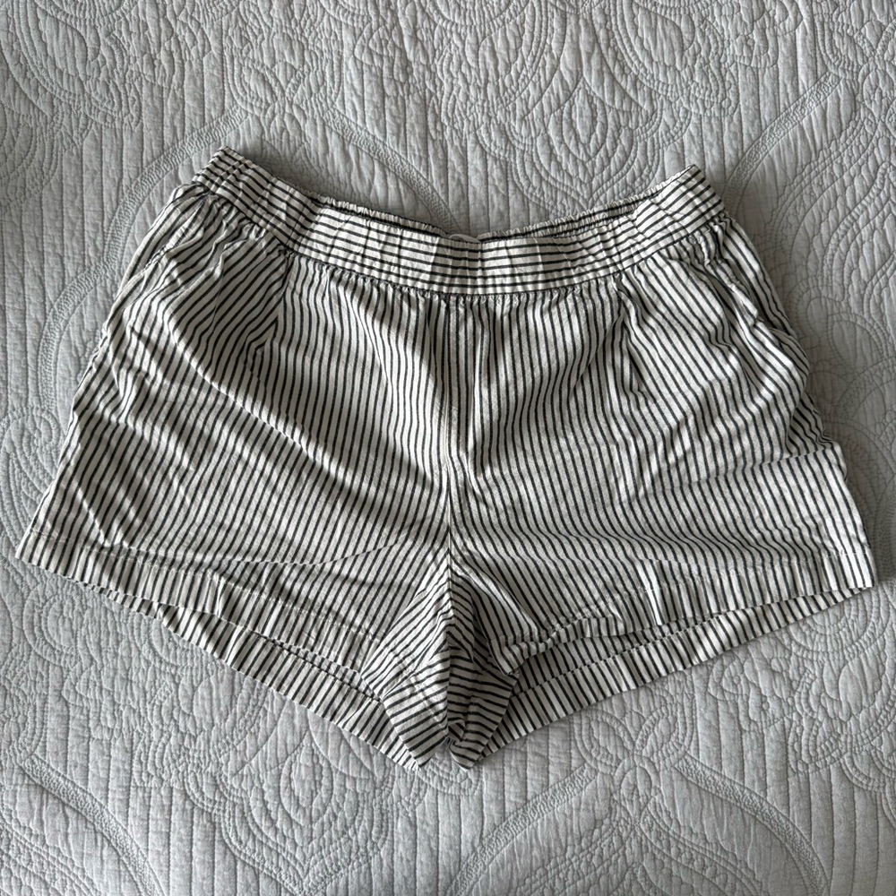 Uniqlo Black and White Striped Women Shorts